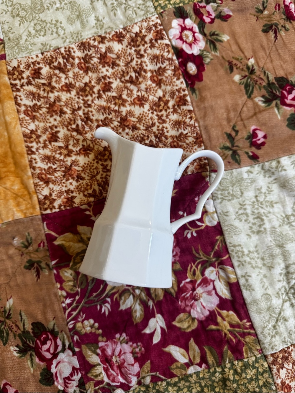 Saison Blanche White Octagonal Ceramic Piece